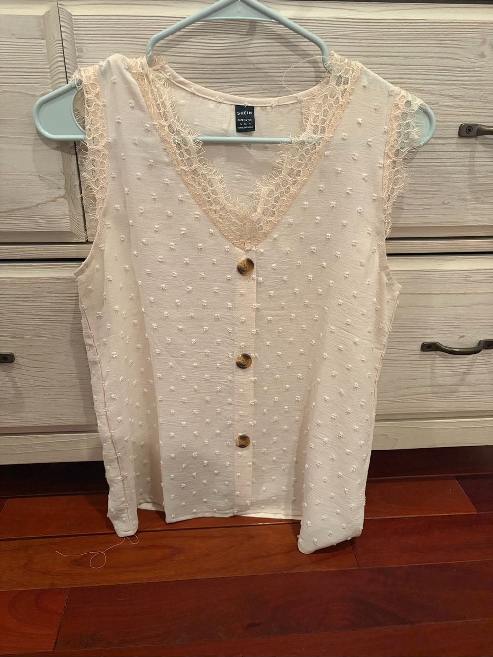 SHEIN Cream Dot-Texture Lace Trim Button-Front Sleeveless Top